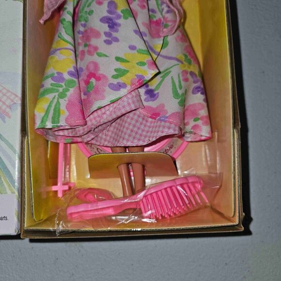 NEW Vintage‎ Avon Special Edition Spring Petals Barbie 2nd In Series 1996 Doll - Picture 6 of 6